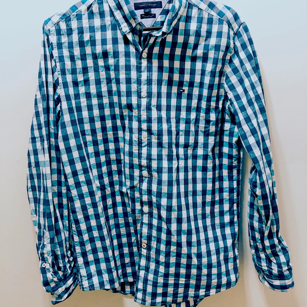 TOMMY HILFIGER button down. Medium and New York Style Fit.